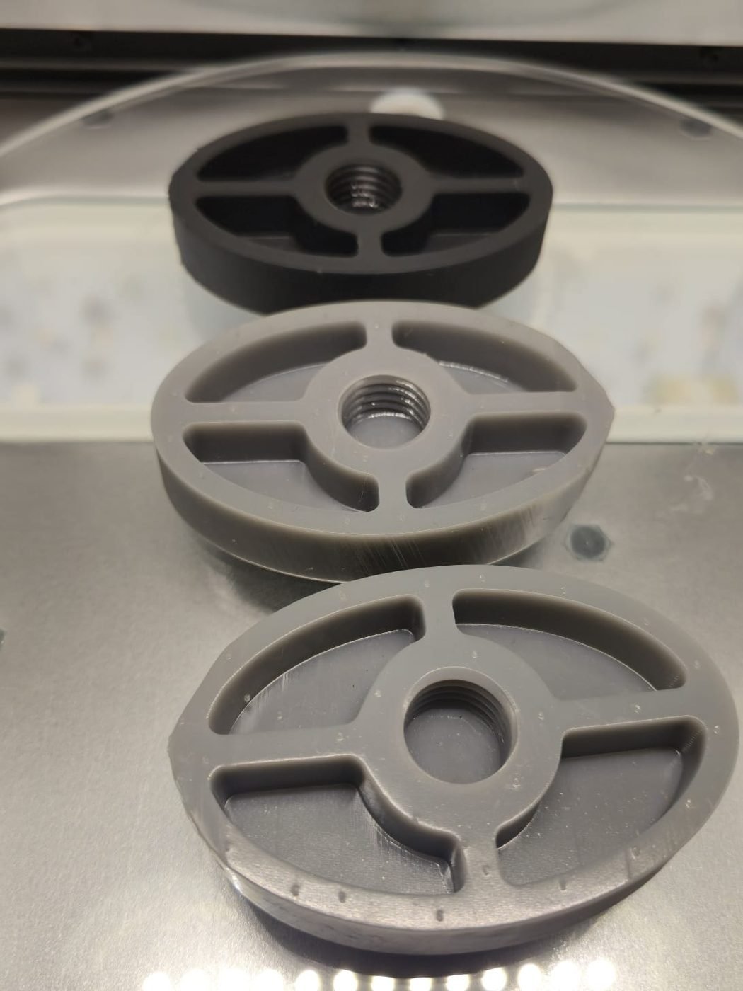 Hub-style parts with threaded centre insert